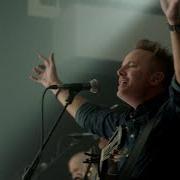 Der musikalische text NOBODY LOVES ME LIKE YOU von CHRIS TOMLIN ist auch in dem Album vorhanden Holy roar (2018)