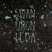 Der musikalische text SWAN UPON LEDA von HOZIER ist auch in dem Album vorhanden Swan upon leda (2023)