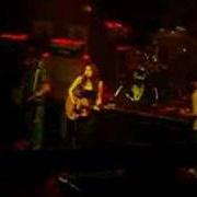 Der musikalische text I CAN'T STAY HERE von CLAIRE TOOMEY ist auch in dem Album vorhanden One last look (2005)