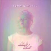 Der musikalische text GIVING ME AWAY von BETTY WHO ist auch in dem Album vorhanden Slow dancing (2014)