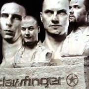 Der musikalische text ARE YOU TALKING TO ME von CLAWFINGER ist auch in dem Album vorhanden Zeros & heroes (2003)