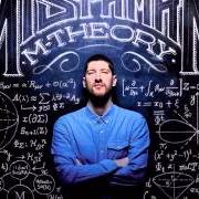 Der musikalische text PIÙ CHE RAP von MISTAMAN ist auch in dem Album vorhanden M-theory (2014)