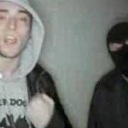 Der musikalische text DOGO GANG CONTROLLA L'ITALIA von CLUB DOGO ist auch in dem Album vorhanden Benvenuti nella giungla (2008)