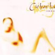 Der musikalische text VIOLAINE von COCTEAU TWINS ist auch in dem Album vorhanden Milk & kisses (1996)