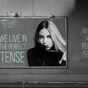 Der musikalische text PERFECT TENSE von FALLULAH ist auch in dem Album vorhanden Perfect tense (2015)