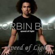 Der musikalische text CHAMPION von CORBIN BLEU ist auch in dem Album vorhanden Speed of light (2009)