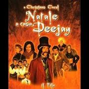 Der musikalische text NATALE CON DEEJAY von RADIO DEEJAY ist auch in dem Album vorhanden Natale a casa deejay (2014)