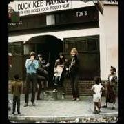 Der musikalische text DOWN ON THE CORNER von CREEDENCE CLEARWATER REVIVAL ist auch in dem Album vorhanden Willy and the poorboys (1969)