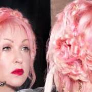 Der musikalische text I WANT TO BE A COWBOY'S SWEETHEART von CYNDI LAUPER ist auch in dem Album vorhanden Detour (2016)