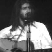 Der musikalische text SAME OLD LANG SYNE von DAN FOGELBERG ist auch in dem Album vorhanden Live at carnegie hall (2017)