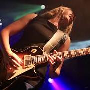 Der musikalische text STRUCK DOWN von JOANNE SHAW TAYLOR ist auch in dem Album vorhanden Dirty truth (2014)