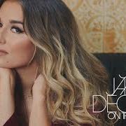 Der musikalische text BABY! IT'S CHRISTMAS von JESSIE JAMES DECKER ist auch in dem Album vorhanden This christmas (2015)