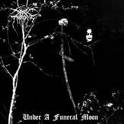 Der musikalische text CROSSING THE TRIANGLE OF FLAMES von DARKTHRONE ist auch in dem Album vorhanden Under a funeral moon (1993)