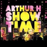 Der musikalische text LA FEMME MAQUILLÉE von ARTHUR H ist auch in dem Album vorhanden Showtime (2006)