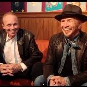 Der musikalische text TRUCKING LITTLE WOMAN von DAVE ALVIN ist auch in dem Album vorhanden Common ground: dave alvin & phil alvin (2014) Der musikalische text TRUCKING LITTLE WOMAN von DAVE ALVIN ist auch in dem Album vorhanden Common ground: dave alvin & phil alvin (2014)