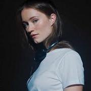 Der musikalische text BUSINESS DINNERS von SIGRID ist auch in dem Album vorhanden Sucker punch (2019)