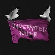 Der musikalische text WAITING ON THE WEEKEND von YUNGBLUD ist auch in dem Album vorhanden The underrated youth (2019)