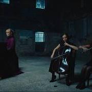 Der musikalische text DANCING IN THE KITCHEN von FREYA RIDINGS ist auch in dem Album vorhanden Mother of pearl (2026)
