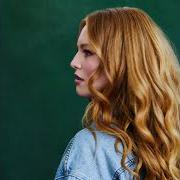 Der musikalische text WITHER ON THE VINE von FREYA RIDINGS ist auch in dem Album vorhanden Blood orange (2023)