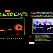 Der musikalische text SHE WALKS ALONE von ADOLESCENTS ist auch in dem Album vorhanden Balboa fun zone (1988)