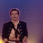 Der musikalische text GOODY TWO SHOES von ADAM AND THE ANTS ist auch in dem Album vorhanden Friend or foe