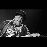 Der musikalische text LET LOVE FREE THE DAY von POPA CHUBBY ist auch in dem Album vorhanden It's a mighty hard road (2020)