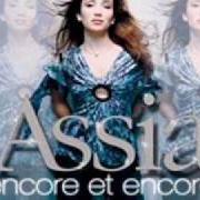 Der musikalische text ENTRE LES DEUX RIVES von ASSIA ist auch in dem Album vorhanden Encore et encore (2005)