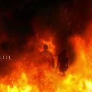 Der musikalische text WAR OF HEARTS von RUELLE ist auch in dem Album vorhanden Up in flames (2015)