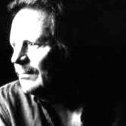 Der musikalische text RIGHT TO BE WRONG von DELBERT MCCLINTON ist auch in dem Album vorhanden Cost of living (2005)