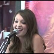 Der musikalische text GONE ENOUGH von KIRA ISABELLA ist auch in dem Album vorhanden Caffeine & big dreams (2014)