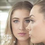 Der musikalische text GIRL IN A COUNTRY SONG von MADDIE & TAE ist auch in dem Album vorhanden Maddie & tae (2014)