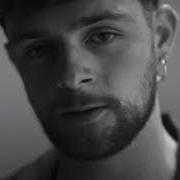 Der musikalische text FIRST DAY OF THE SUN von TOM GRENNAN ist auch in dem Album vorhanden Found what i've been looking for (2017)