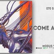 Der musikalische text UNDER THE MOON von 070 SHAKE ist auch in dem Album vorhanden Modus vivendi (2020)