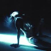 Der musikalische text ASTEROID BLUES von YVES TUMOR ist auch in dem Album vorhanden Heaven to a tortured mind (2020)