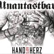 Der musikalische text SOLANGE UNSER HERZ NOCH SCHLÄGT von UNANTASTBAR ist auch in dem Album vorhanden Hand aufs herz (2016)