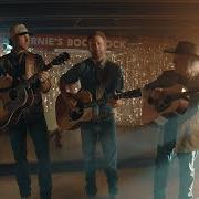 Der musikalische text FOR AS LONG AS I CAN REMEMBER von DIERKS BENTLEY ist auch in dem Album vorhanden Broken branches (2025)
