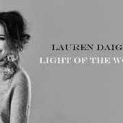 Der musikalische text O COME ALL YE FAITHFUL von LAUREN DAIGLE ist auch in dem Album vorhanden Behold (deluxe) (2018)