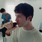 Der musikalische text LEARN TO LOVE AGAIN von WALLOWS ist auch in dem Album vorhanden More (2025)