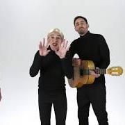 Der musikalische text POUR CEUX QU'ON AIME von MADAME MONSIEUR ist auch in dem Album vorhanden Vu d'ici (2018)