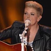 Der musikalische text DADDY LESSONS von DIXIE CHICKS ist auch in dem Album vorhanden Dcx mmxvi live (2018)