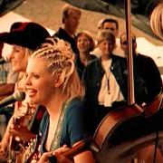 Der musikalische text LOVING ARMS von DIXIE CHICKS ist auch in dem Album vorhanden Wide open spaces (1999)