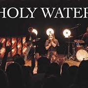 Der musikalische text CHILD OF LOVE von WE THE KINGDOM ist auch in dem Album vorhanden Holy water (2020)