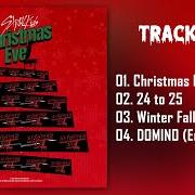 Der musikalische text WINTER FALLS von STRAY KIDS ist auch in dem Album vorhanden Christmas evel (2021)