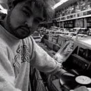 Der musikalische text MUTUAL SLUMP von DJ SHADOW ist auch in dem Album vorhanden Endtroducing (1996)