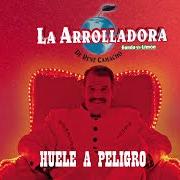Der musikalische text HUELE A PELIGRO von LA ARROLLADORA BANDA EL LIMÓN DE RENE CAMACHO ist auch in dem Album vorhanden Huele a peligro (2004)