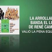 Der musikalische text TU JUGUETE von LA ARROLLADORA BANDA EL LIMÓN DE RENE CAMACHO ist auch in dem Album vorhanden Valió la pena equivocarme (2001)