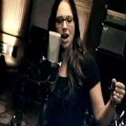 Der musikalische text THERE'S A REASON von STEFANIE HEINZMANN ist auch in dem Album vorhanden Roots to grow (2009)