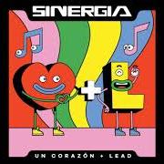 Der musikalische text VUELVO A TI von UN CORAZÓN & LEAD ist auch in dem Album vorhanden Sinergia (2020)