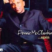 Der musikalische text HE'S CALLING YOU von DONNIE MCCLURKIN ist auch in dem Album vorhanden Donnie mcclurkin...Again (2003)