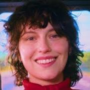 Der musikalische text SLOW DOWN AND SHUT UP von KING PRINCESS ist auch in dem Album vorhanden Girl violence (2025)